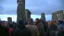 Mange valfarter til Stonehenge i England for at markere årets korteste dag |2019| DR