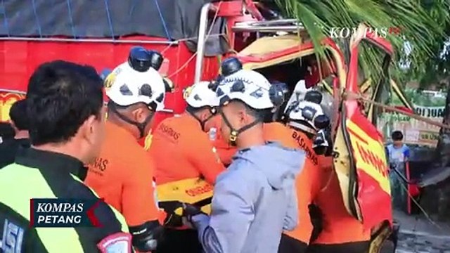 Truk Tabrak Kontainer Parkir, Sopir dan Kernet Meninggal di Lokasi Kejadian