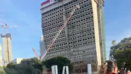 Tel Aviv, l'attesa dell'arrivo degli ostaggi liberati da Gaza