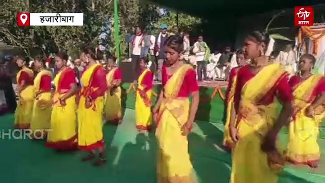 सोहराय मिलन समारोह में मांदर के थाप पर झुमे शिक्षा मंत्री, कहा- आदिवासी समाज के लिए योजनाएं धरातल पर ला रही सरकार