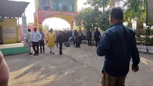 नहीं था कोई बेटा तो पिता को मुखाग्रि देने श्मशान तक गई़ बेटियां, दृश्य देख श्मशान में रो पड़ा हर कोई