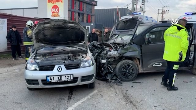 Kocaeli'de trafik kazasında 3 kişi yaralandı