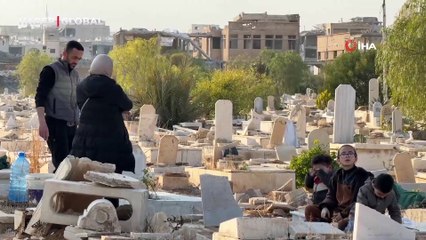 Esad izleri bile kalmasın diye oraları da bombalamış! Yıkılan mezarlar yakınları tarafından onarılıyor