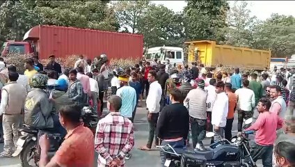 पिकअप और ट्रैक्टर ट्राली में जोरदार भीषण भिड़ंत, ट्रॉली में सवार करीब डेढ़ दर्जन घायल, 6 घायलों की हालत बेहद नाजुक, ट्रैक्टर ट्राली सवार खेरागढ़ से भात देकर वापस लौट रहे थे