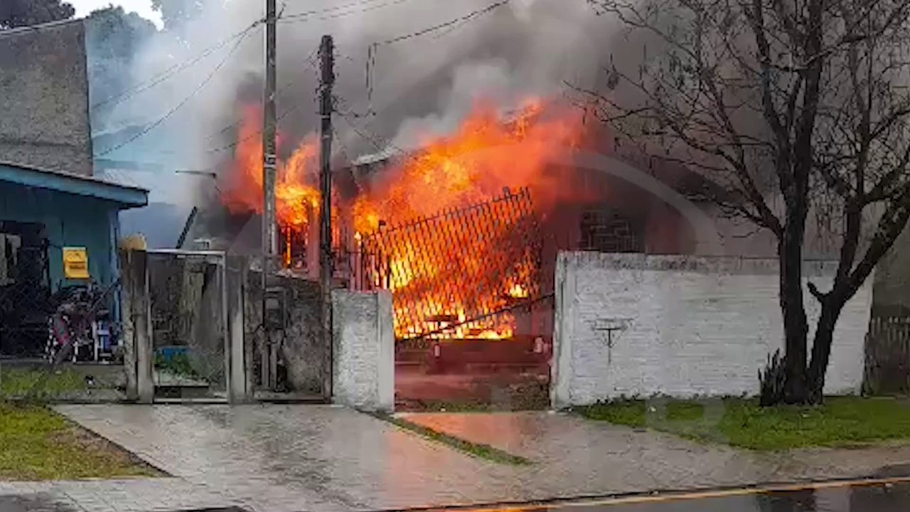 Idosa perde tudo após incêndio destruir casa em Colombo