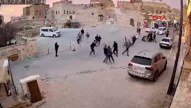 Komşu esnafların bıçaklı kavgası güvenlik kamerasında