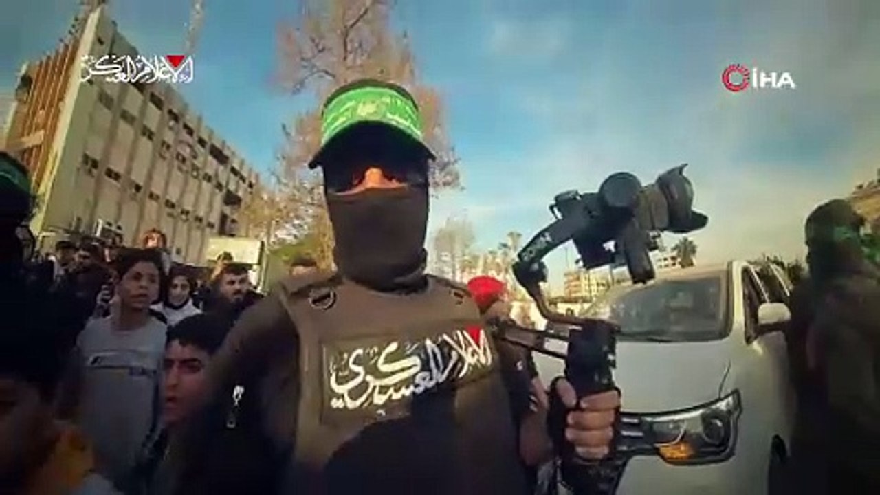 Hamas, serbest bırakılan 3 İsrailli esirin görüntülerini yayınladı