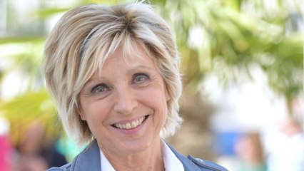 GALA VIDEO - Évelyne Dhéliat toujours aussi rayonnante et élégante à 76 ans : “Mon seul secret…”