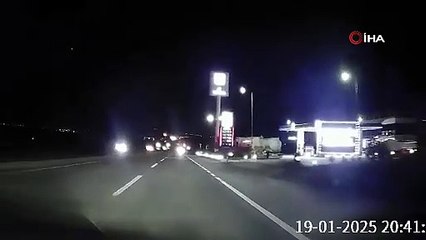 Trafikte tehlike saçtı: Otomobil ters yöne girdi!