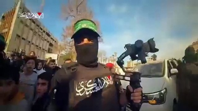 القسام: تنشر مشاهد من تسليم الدفعة الأولى من الأسرى الإسرائيلين في قطاع غزة ضمن المرحلة الأولى من صفقة تبادل الأسرىل