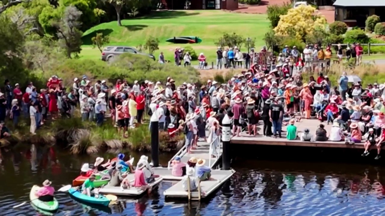 Western Australian conservationists call for halt to prescribed burning in old-growth forests amid wildfire concerns