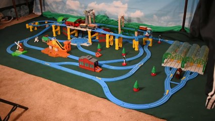 Recreating the SUPER STATION in TOMY!! | Thomas & Friends Layout Wars
