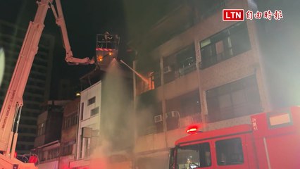 高雄前金區深夜大火！倉庫突燃燒波及2棟透天厝，6人緊急逃生🔥