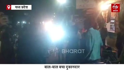 पंचर बनवाने का मेहनताना मांगने पर निकाल लिया बड़ा चाकू, दुकानदार ने खुद को ऐसे बचाया