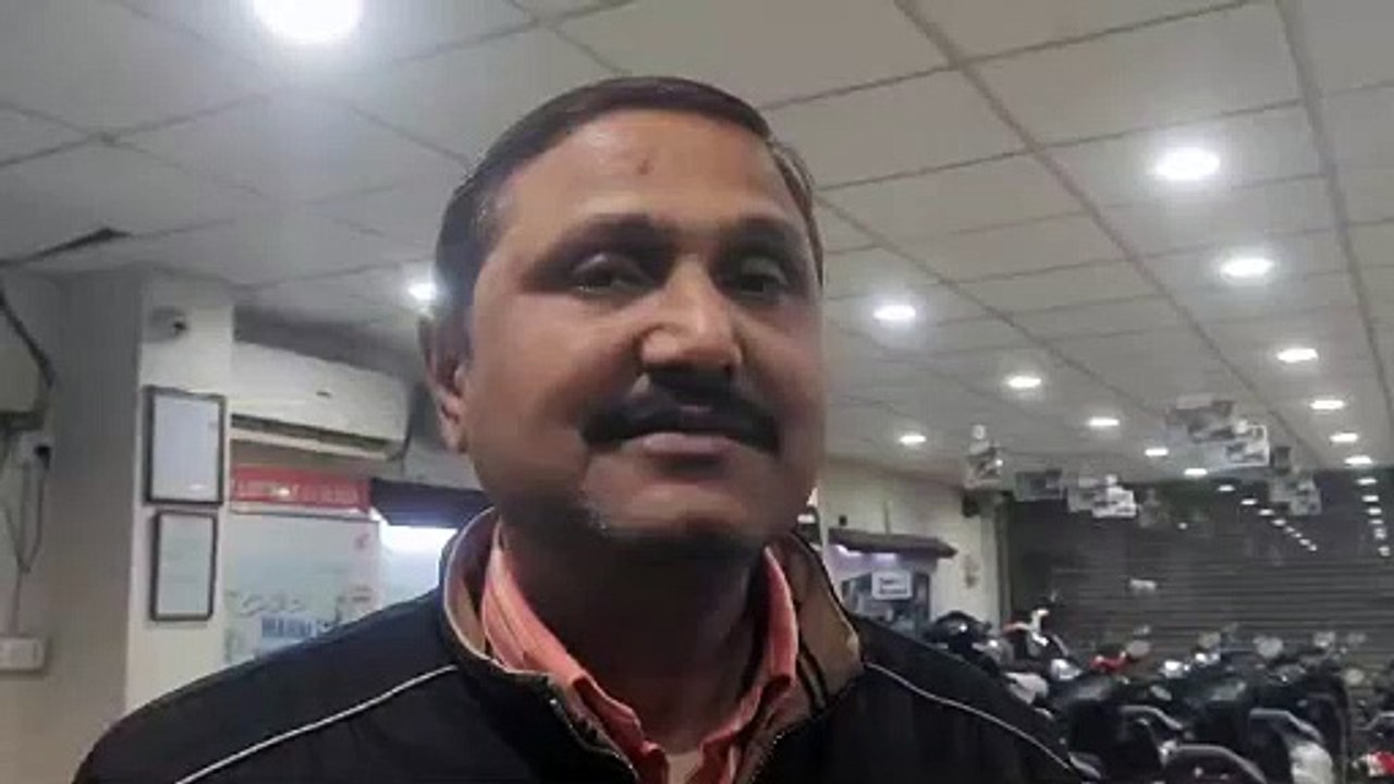 नवादा में चोरों ने होंडा बाइक शोरुम में सेंधमार...