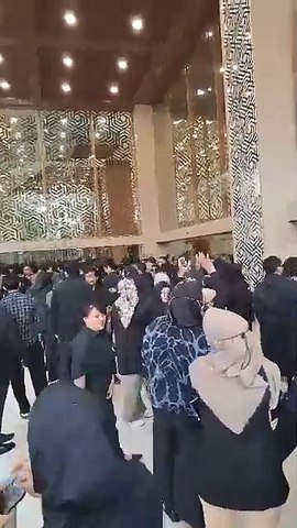 Ratusan Pegawai Kemendikti Demo Didepan Kantor Kemendikti Saintek, Sebut Menteri Satriyo Arogan dan Suka Main Tangan