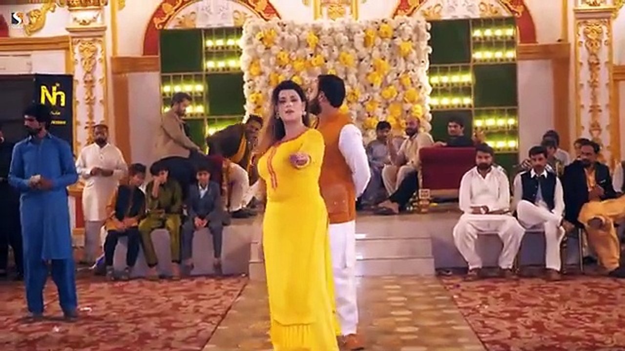 Aaj Ki Raat , Urwa Khan Dance
