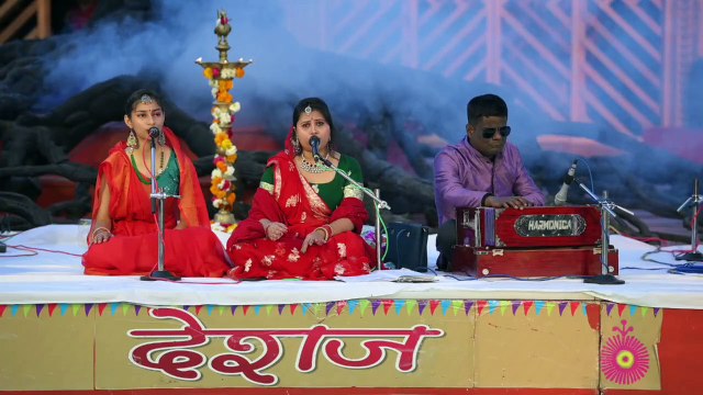 खजुराहो में देशी,विदेशी सैलानियों को लगा बघेलखंड, बुंदेलखंड के नृत्य, गीतों का चस्का