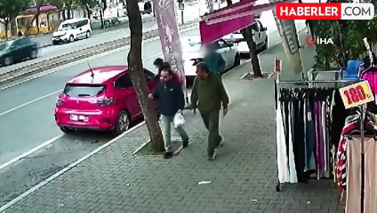 Adana'da Çocuk Kapkaççı Güvenlik Kamerasında