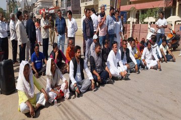 नाला निर्माण को लेकर समता कॉलोनी में चक्काजाम