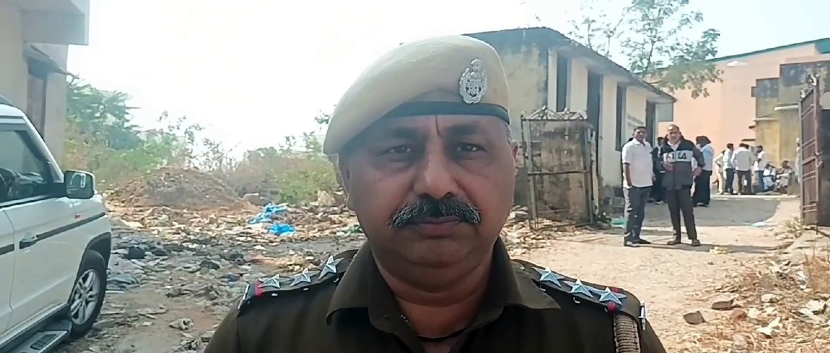 सुसाइड : घर से 200 मीटर दूर पेड़ से फांसी के फं...