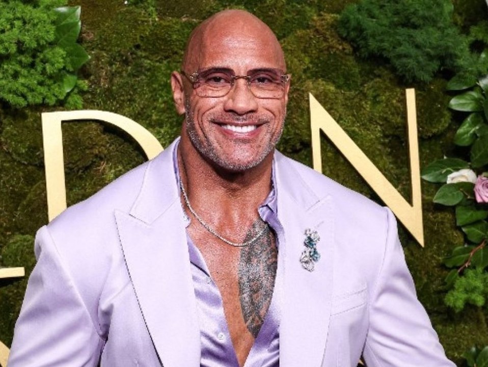 Dwayne Johnson lässt sich von seinen Töchtern schminken
