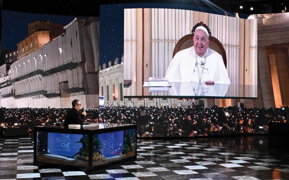 Papa Francesco a Che tempo che fa su Giubileo, Trump, migranti, transessuali in Vaticano: Ricominciare, sempre