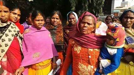 '2000 दो.. तभी मिलेगा PM आवास योजना का लाभ' महिलाओं ने किया जमकर विरोध-प्रदर्शन