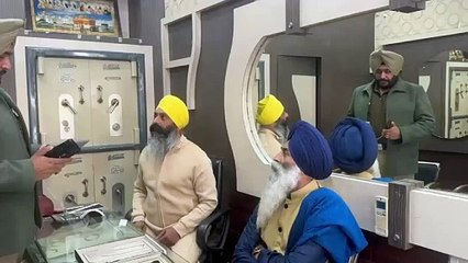 ਅਜਨਾਲਾ ਚ ਦਿਨ ਦਿਹਾੜੇ ਸੁਨਿਆਰੇ ਦੀ ਦੁਕਾਨ ਤੇ Gun Point ਤੇ ਵੱਡੀ ਲੁੱਟ