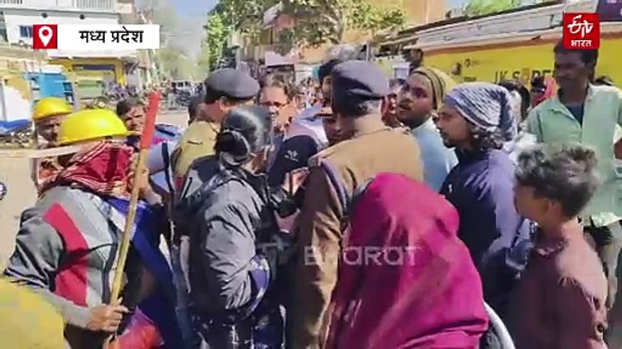पन्ना में चला प्रशासन का बुलडोजर, प्रशासन के सा...