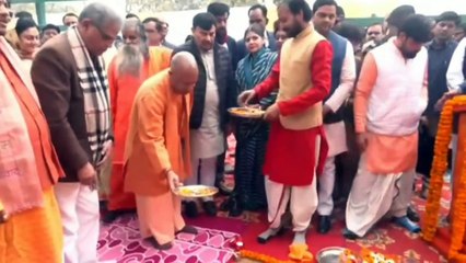 गोरखपुर: सीएम योगी का अधिकारियों को दो टूक, प्रोजेक्ट न लटकायें, मैनपावर बढाएं, काम में तेजी लाएं