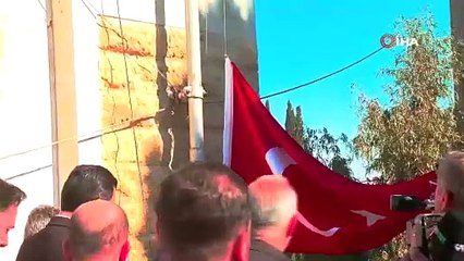 Suriye'de tarihi an: 13 yıl sonra yeniden Türk bayrağı dalgalanıyor