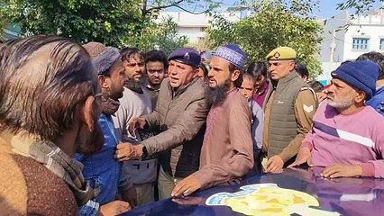 संभल में पुलिस कस्टडी में इरफान की मौत, सैकड़ों लोगों ने पुलिस चौकी घेरी, दो थानों की फोर्स के साथ RAF-RRF ने संभाला मोर्चा