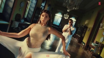 Aaye Haaye (Official Video)