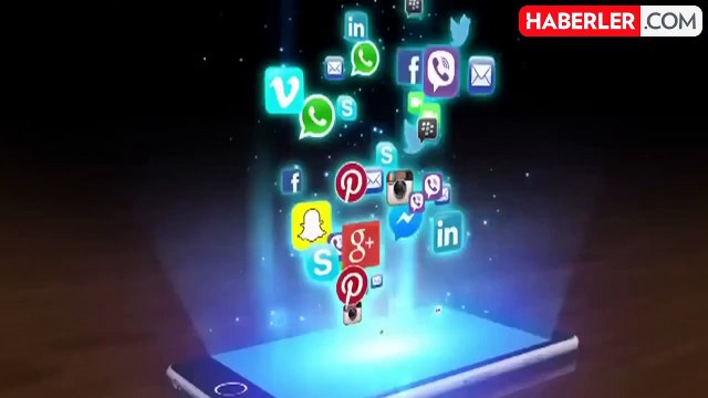 Ünlü modelden tartışmalı sosyal medya önerisi: Sosyal Medya Gece Kapatılsın