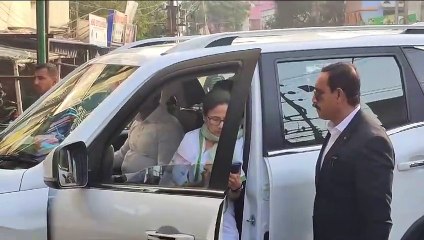 মালদায় পা রেখেই সোজা বাবলার বাড়িতে মমতা৷ চৈতালিকে স্বামীর অসম্পূর্ণ কাজের দায়িত্ব৷