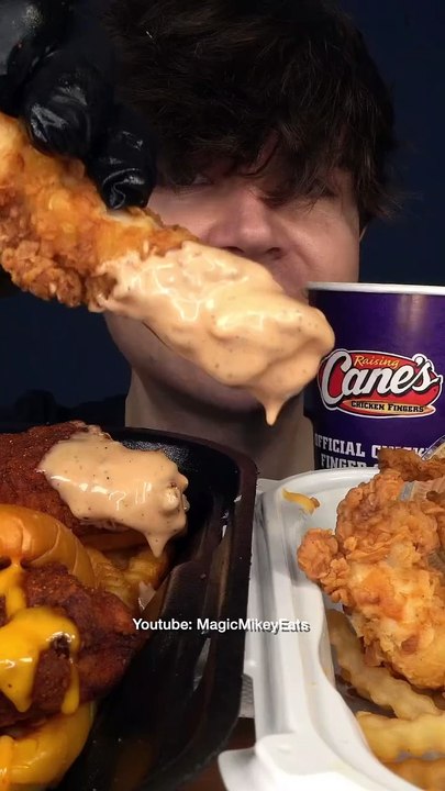 Follow for more ASMR videos🌮🍟 Credits: @themagicmikey #mukbang #asmr #fastfood #asmreating
