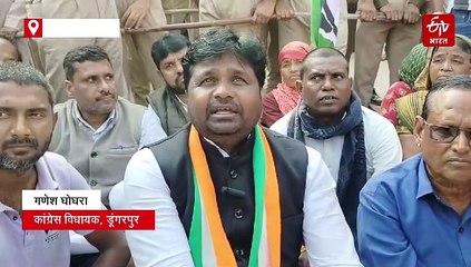 डूंगरपुर में प्रदर्शन कर रहे कांग्रेस कार्यकर्ताओं पर पुलिस का लाठीचार्ज, विधायक से धक्का मुक्की के बाद बढ़ा आक्रोश