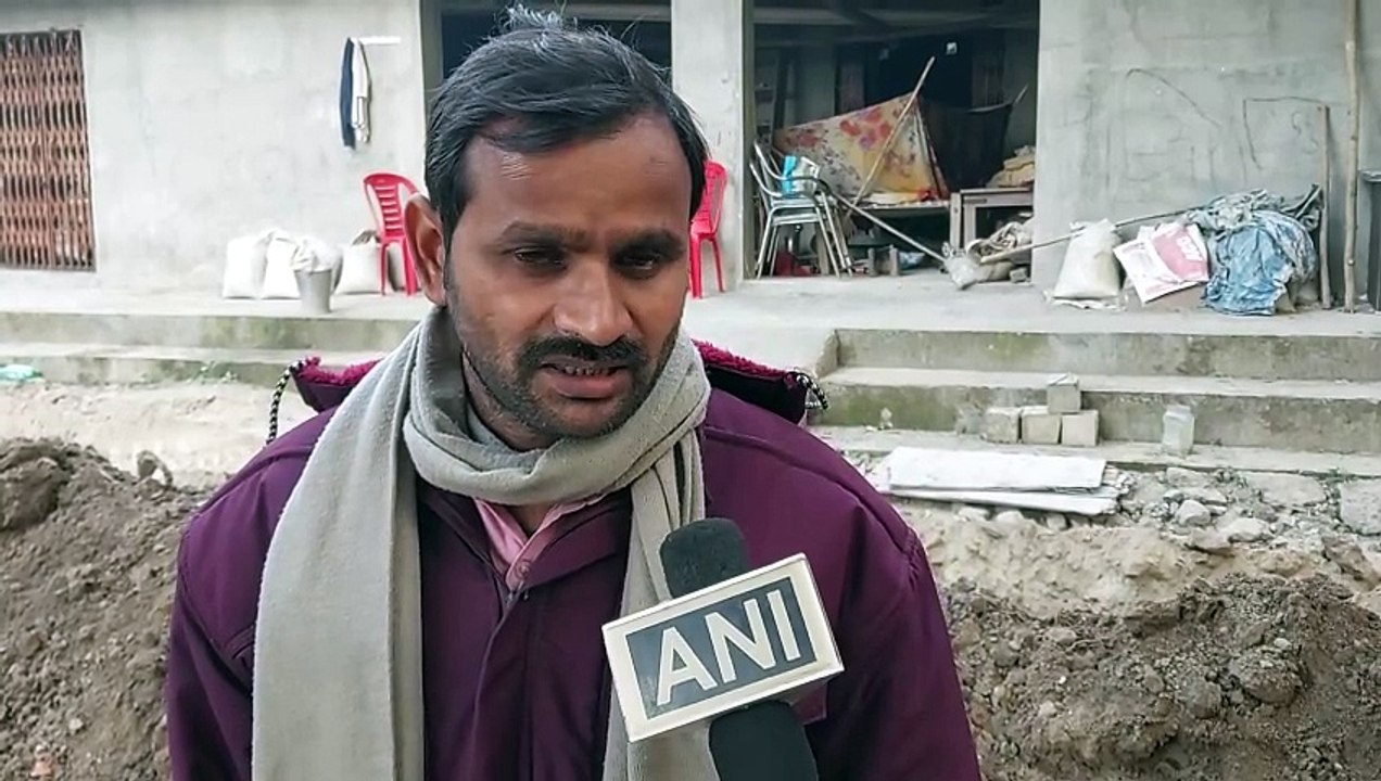 दबंग ग्राम प्रधान की गुंडागर्दी, दलित ग्राम प्रधान के घर के सामने खुदवाई गहरी खाई , शव के लिए लकड़ी देने से नाराज था दबंग प्रधान
