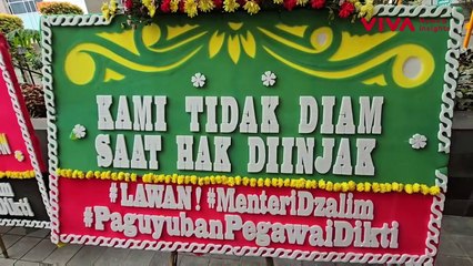 Menteri Satryo Disoraki ASN Saat Tinggalkan Kantor