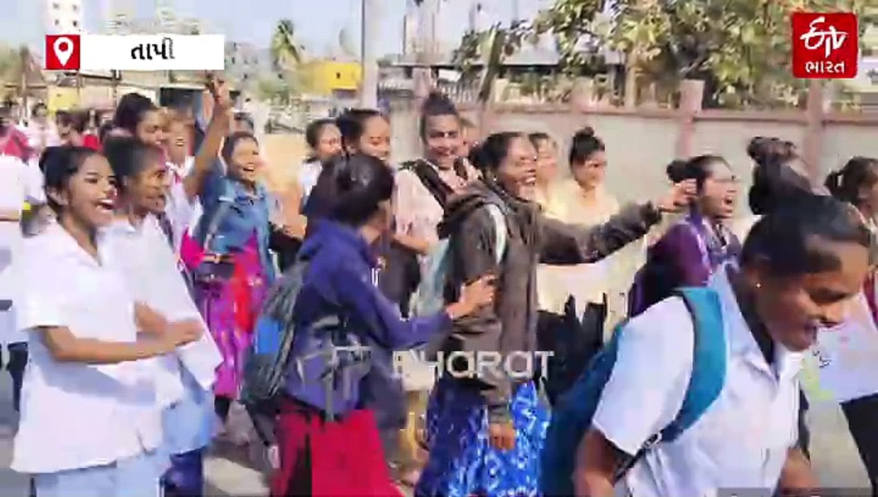 તાપી: પોસ્ટ મેટ્રિક શિષ્યવૃત્તિ બંધ કરવાના નિર્ણય સામે વિદ્યાર્થિનીઓએ બંડ પોકાર્યો, MLA અનંત પટેલ સહિતના આગેવાનો જોડાયા