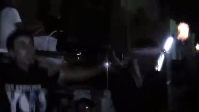 Abdul Rahman Farhoud, Rahmani , chante La Syrie veut la liberté , à Hama (Syrie), en 2011