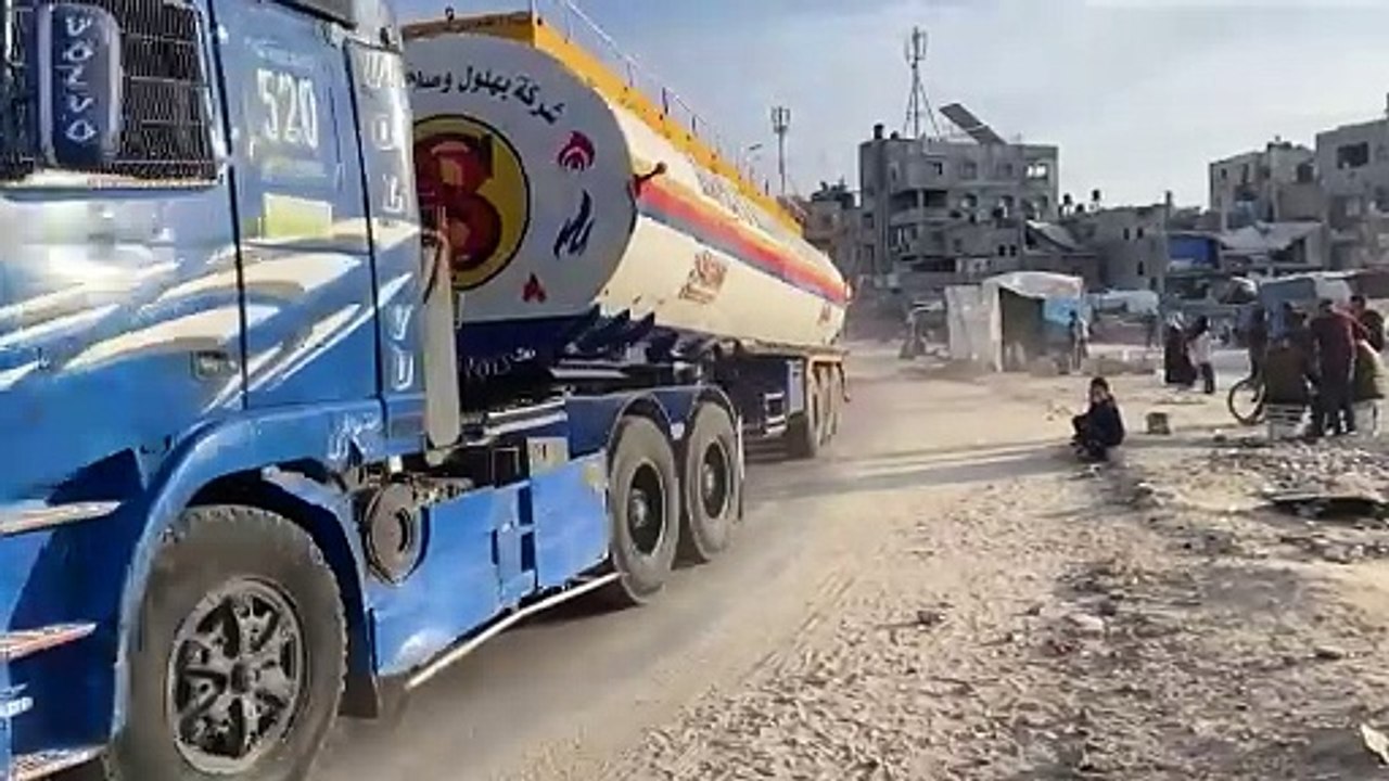 شاحنات المساعدات تدخل قطاع غزة