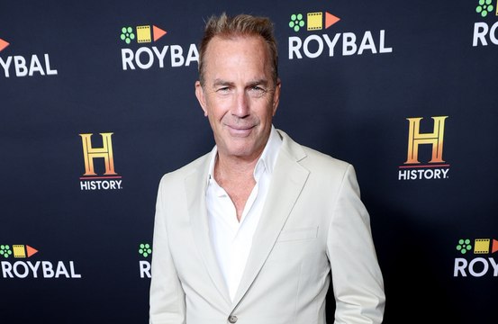 Kevin Costner rend un bel hommage à Whitney Houston : “On a perdu une telle lumière…”