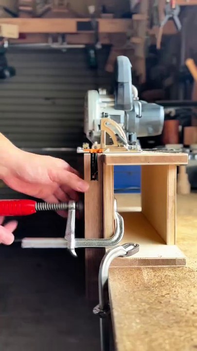 Perfectly Joint Materials of Different Thicknesses with a Circular Saw- #woodworking #woodworkingtips #diy #jig #circularsaw #carpentry #woodjoinery 🤷‍♀️-project2025-