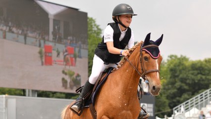 GALA VIDEO - Giulia Sarkozy a déjà tout d’une grande : elle célèbre un très bel exploit !