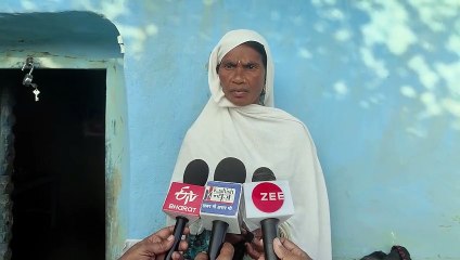 इनामी नक्सली के घर पहुंचे गढ़वा एसपी, परिजनों से मिलकर की सरेंडर कराने की अपील