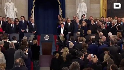 Así ha sonado el patriótico «Oh América» durante el relevo de Biden a Trump