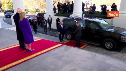 Inauguration day, Jill Biden in viola come Kamala Harris nel 2021