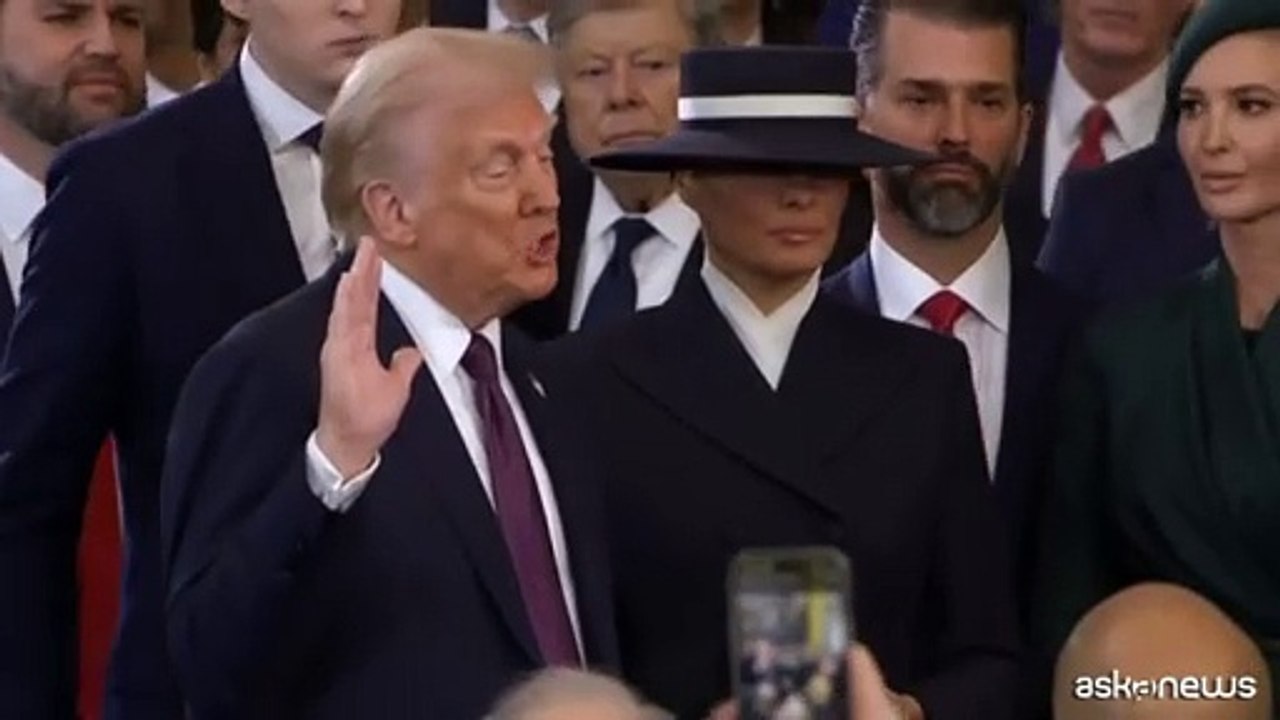 Trump giura da 47esimo presidente degli Stati Uniti